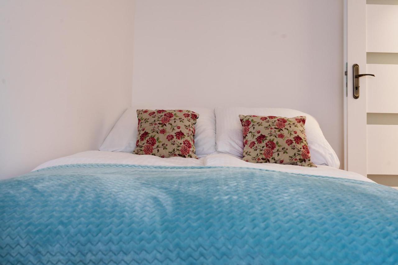 Apartament Pod Swierkiem - Pet Friendly - 2 Osobne Pokoje Dla Max 5 Osob - Space Apart Jelenia Góra Екстериор снимка